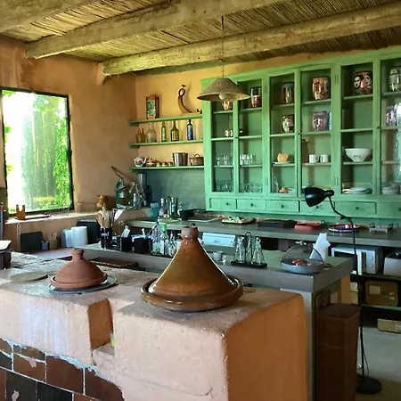 Mas De Barbut 게스트하우스 4*